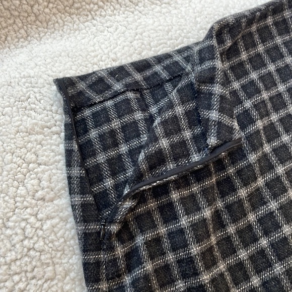 NYCC black skirt with grey and white plaid pattern. - Picture 4 of 4